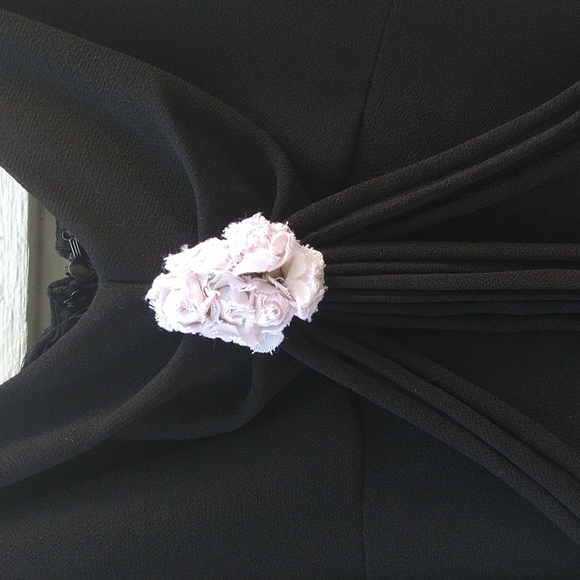 BETSY & ADAM BLACK CREPE  SPAGHETTI STRAP GOWN - Picture 4 of 9